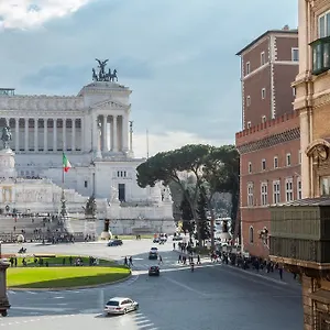 Amazing Piazza Venezia , Rome Italy